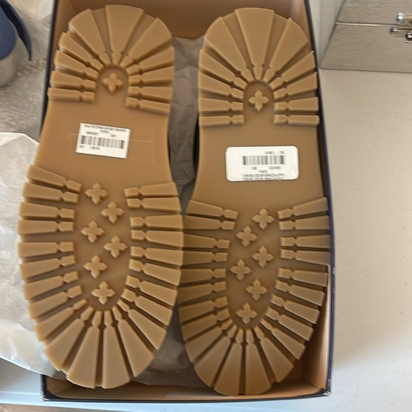 Louis Vuitton Absesses Sneaker monogram flower gold metallic detail - Picture 16 of 16